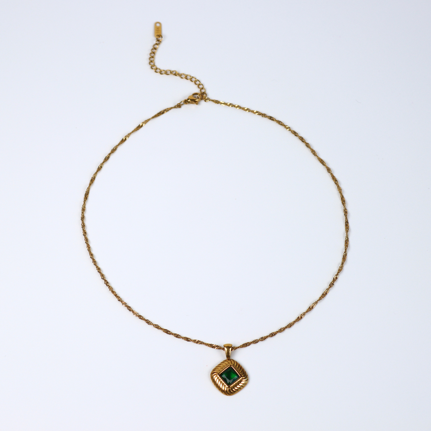 Elara pendant Necklace